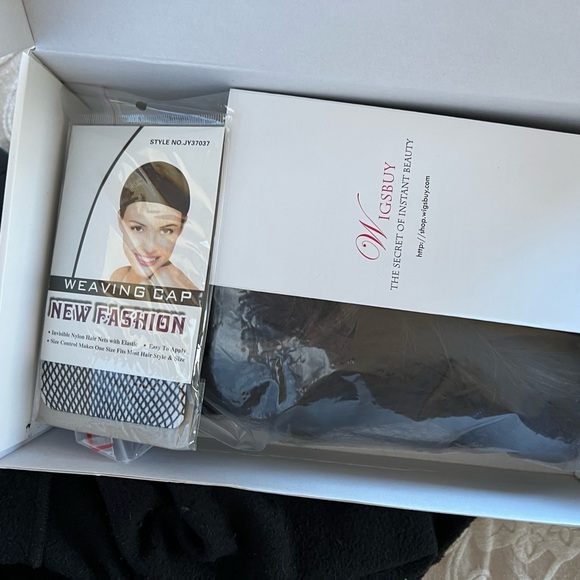 Medium Wavy Layered Cut Synthetic wig - Picture 15 of 16